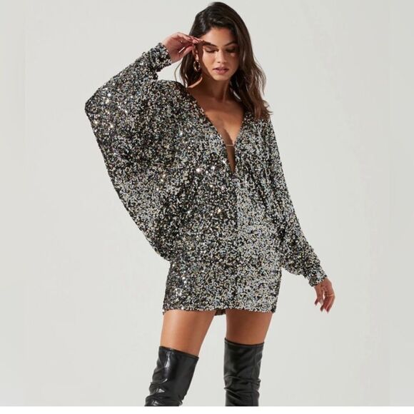 ASTR NEBULA SEQUINS DOLMAN MINI DRESS Medium - Picture 2 of 12